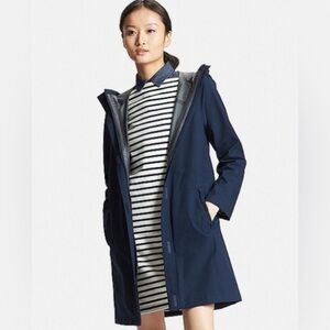 Uniqlo Navy Blocktech Wind  proof Water Proof Hooded Rain Jacket Coat Women’s XS